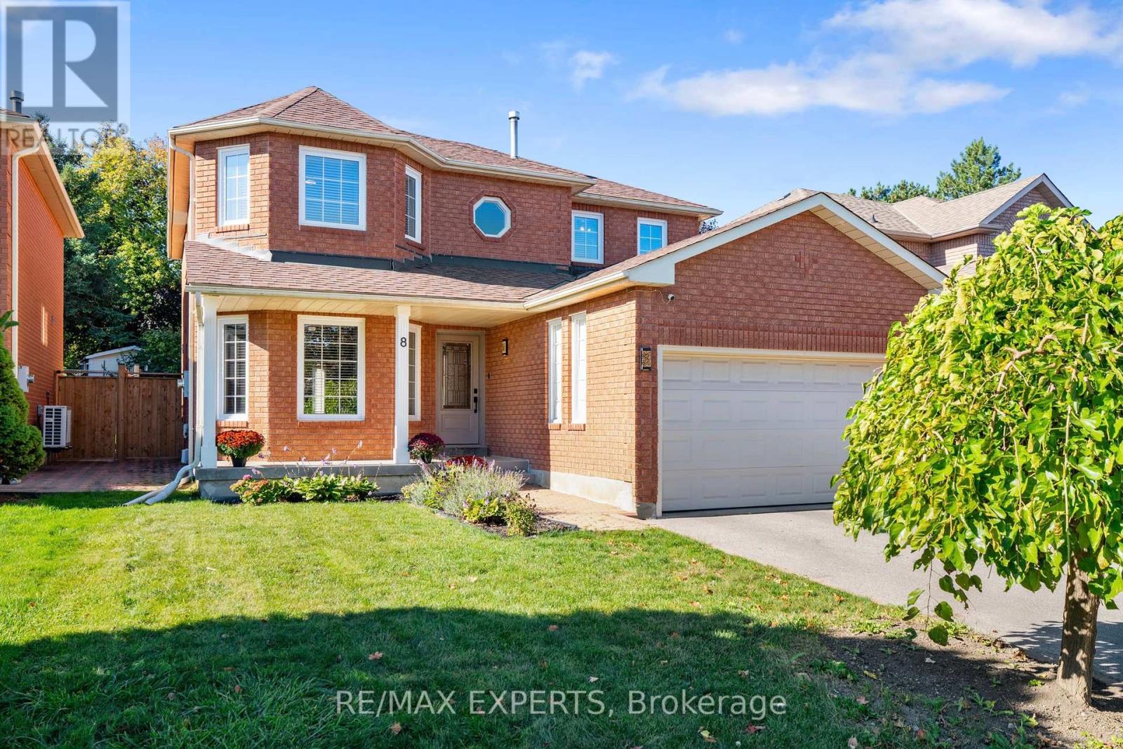 8 Strawberry Hill Court, Caledon, Ontario  L7E 1R9 - Photo 2 - W12455538