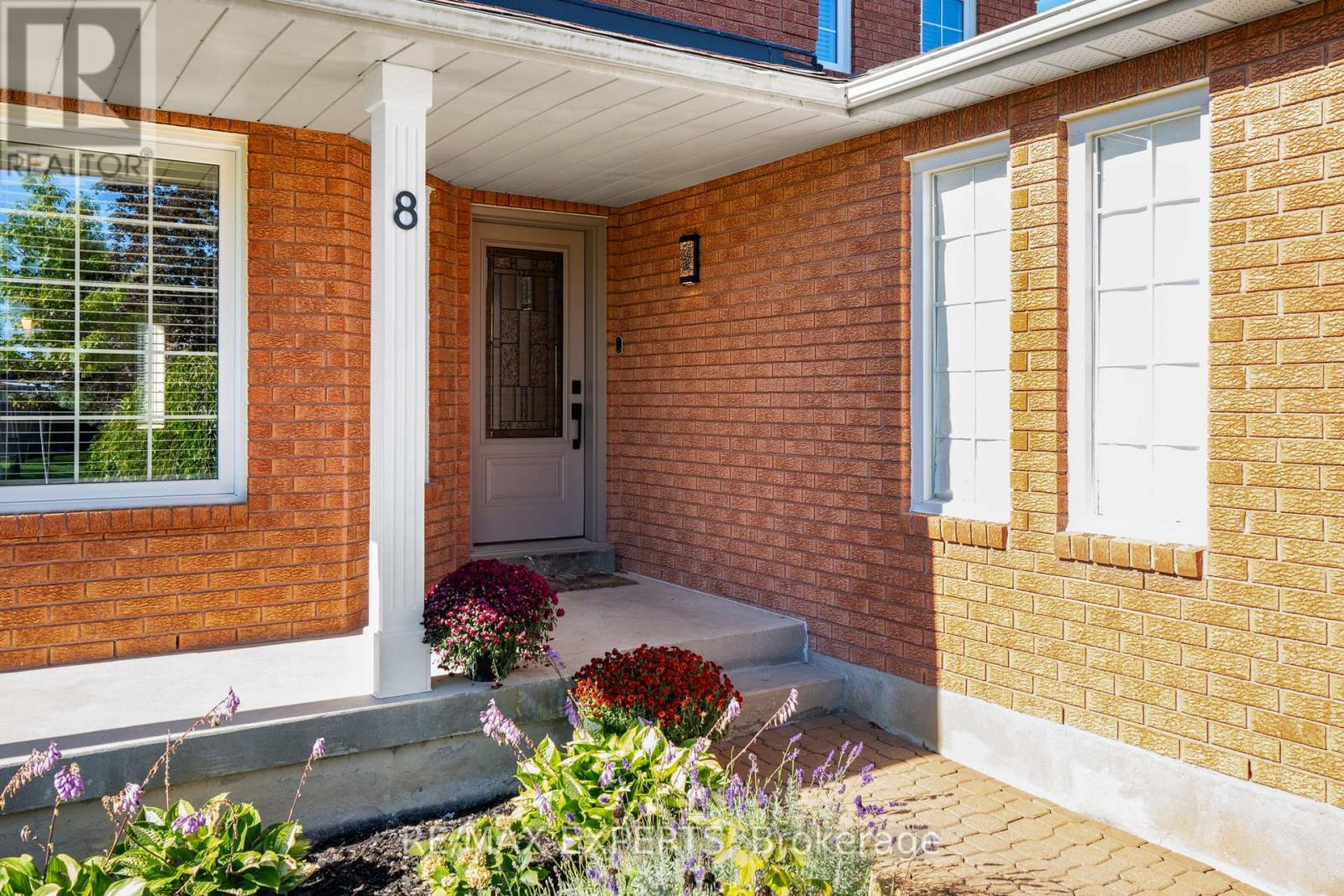 8 Strawberry Hill Court, Caledon, Ontario  L7E 1R9 - Photo 3 - W12455538