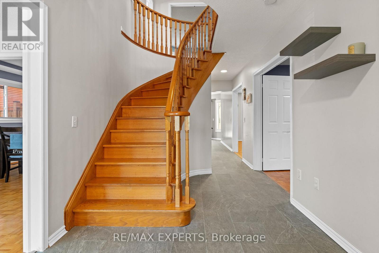 8 Strawberry Hill Court, Caledon, Ontario  L7E 1R9 - Photo 6 - W12455538