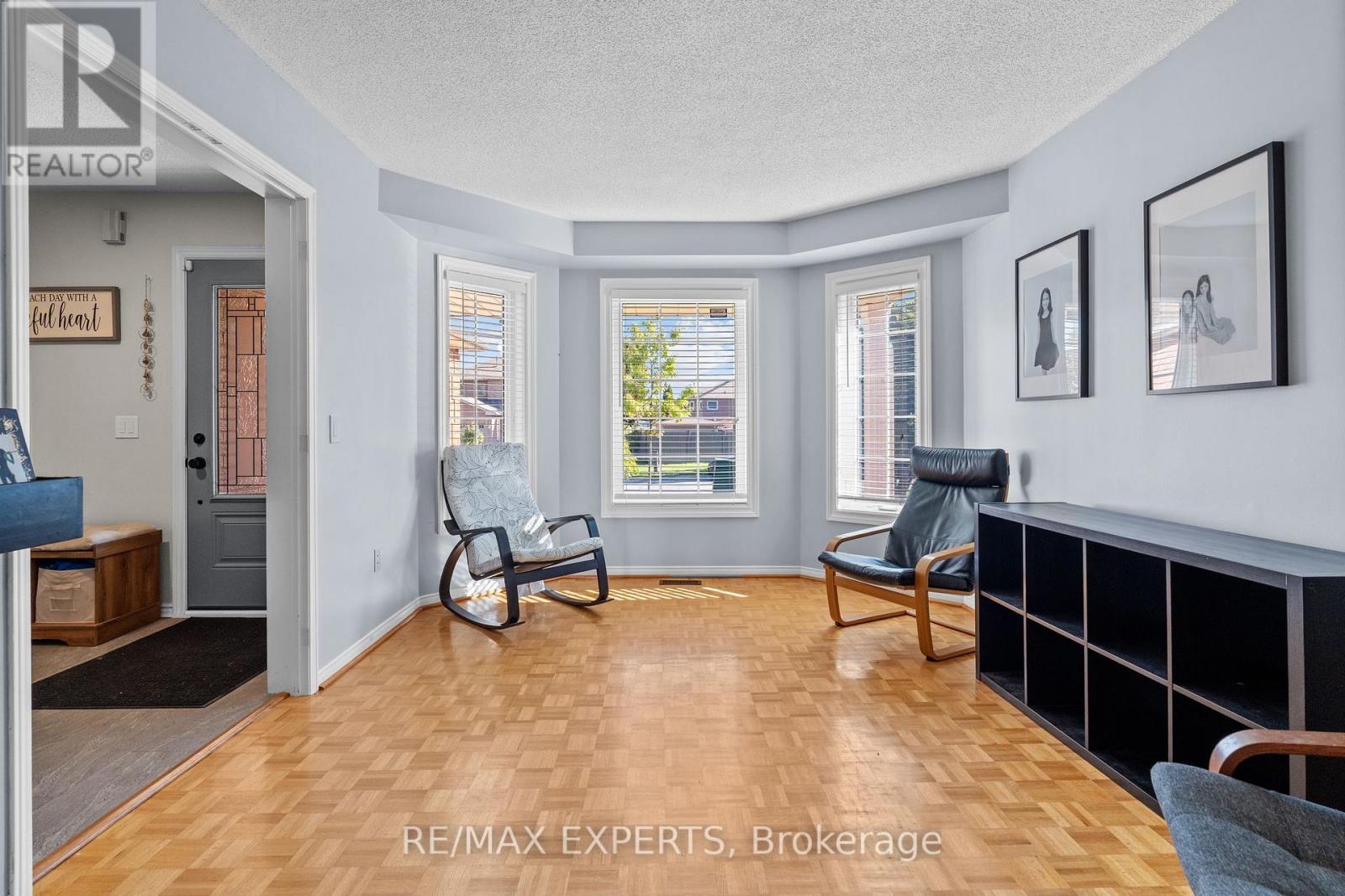 8 Strawberry Hill Court, Caledon, Ontario  L7E 1R9 - Photo 8 - W12455538