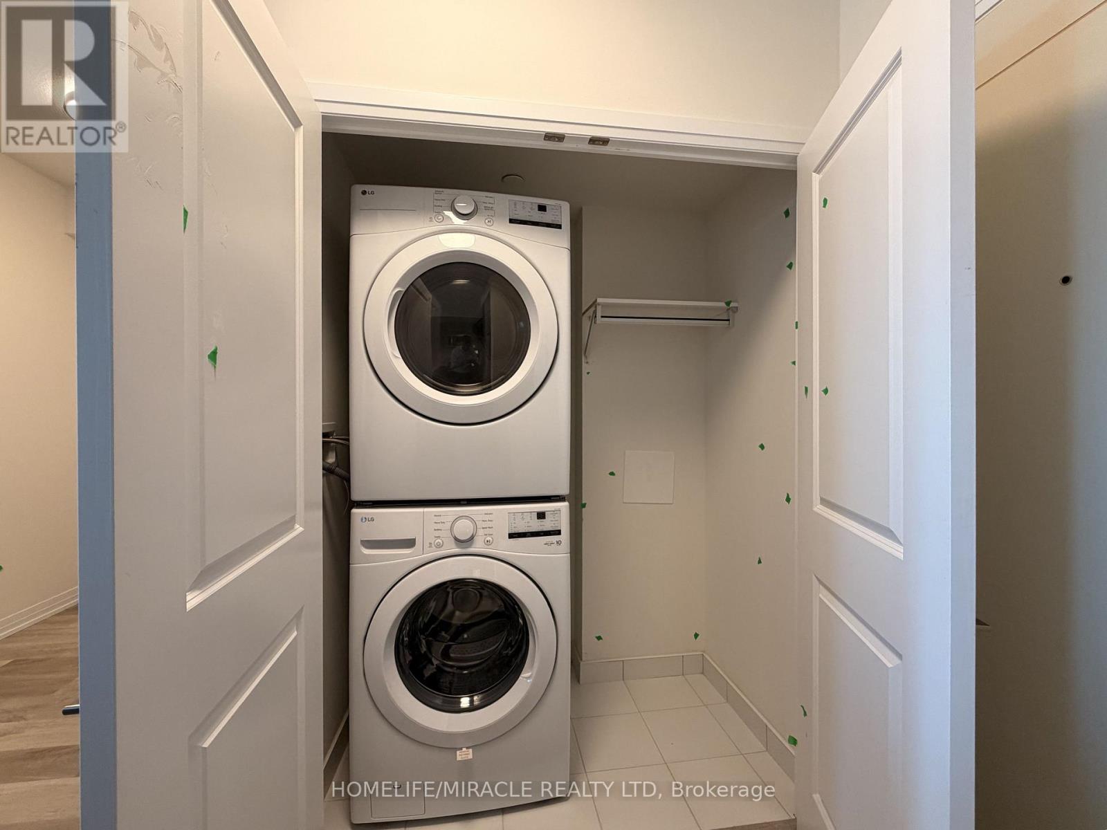 2703 - 15 Watergarden Drive, Mississauga, Ontario  L5R 0H4 - Photo 11 - W12455555