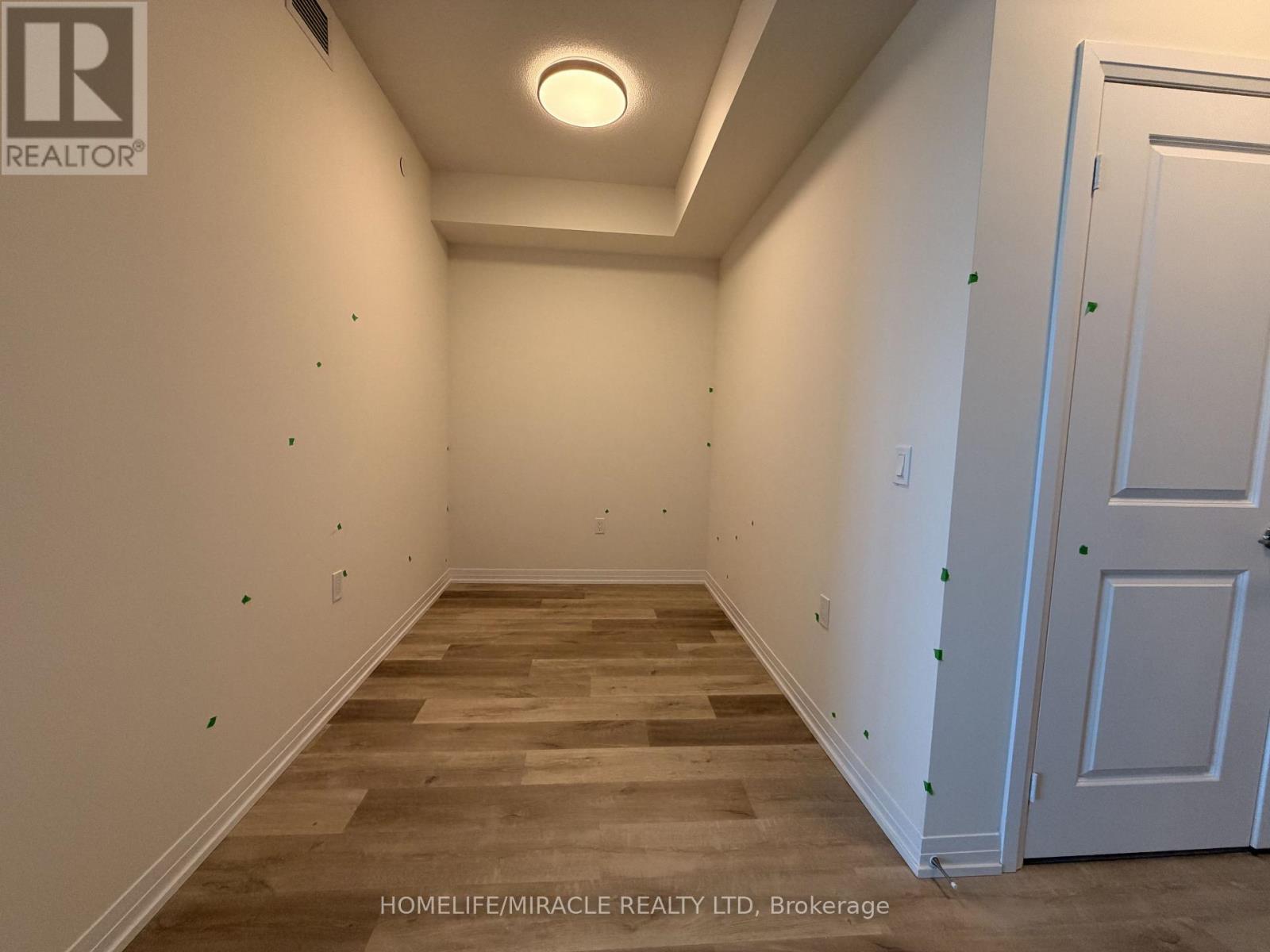 2703 - 15 Watergarden Drive, Mississauga, Ontario  L5R 0H4 - Photo 4 - W12455555