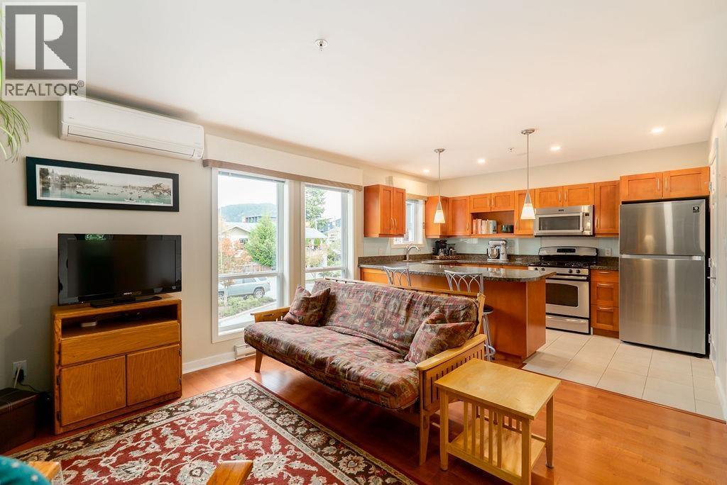 3 1233 Main Street, Squamish, British Columbia  V8B 0P7 - Photo 2 - R3057278