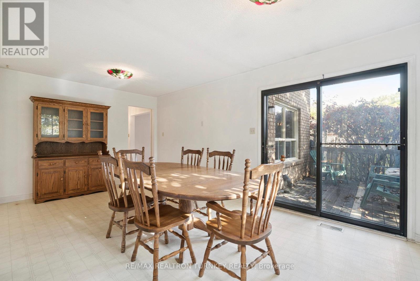 154 Meadowbank Road, Newmarket, Ontario  L3Y 4Y2 - Photo 8 - N12454881