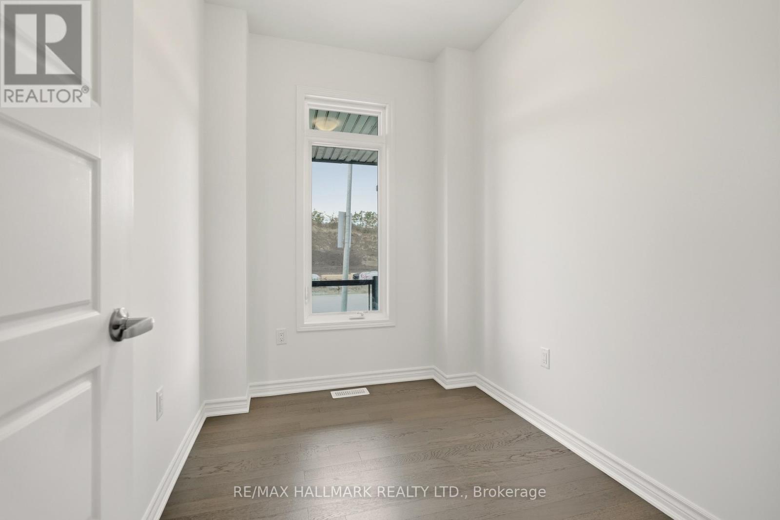 363 Reid Drive W, Barrie, Ontario  L9J 1A2 - Photo 6 - S12455565