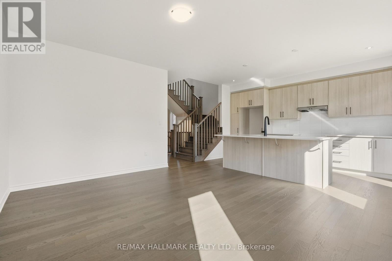 363 Reid Drive W, Barrie, Ontario  L9J 1A2 - Photo 9 - S12455565