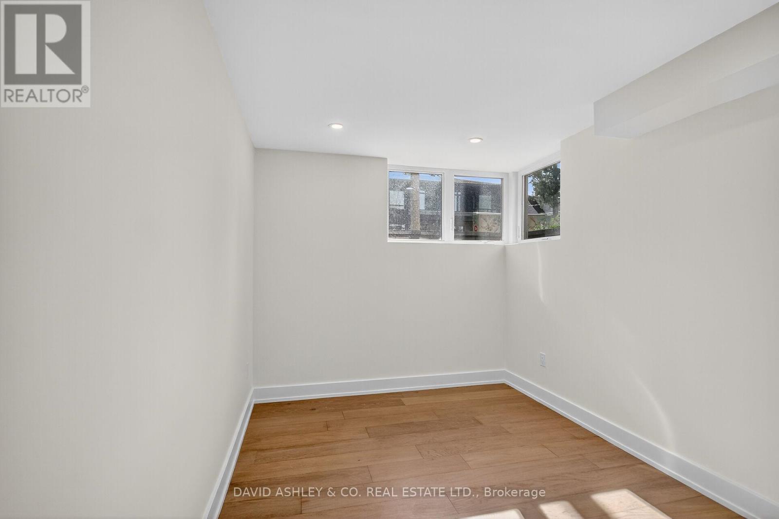612 Tweedsmuir Avenue, Ottawa, Ontario  K1Z 5P3 - Photo 10 - X12450779