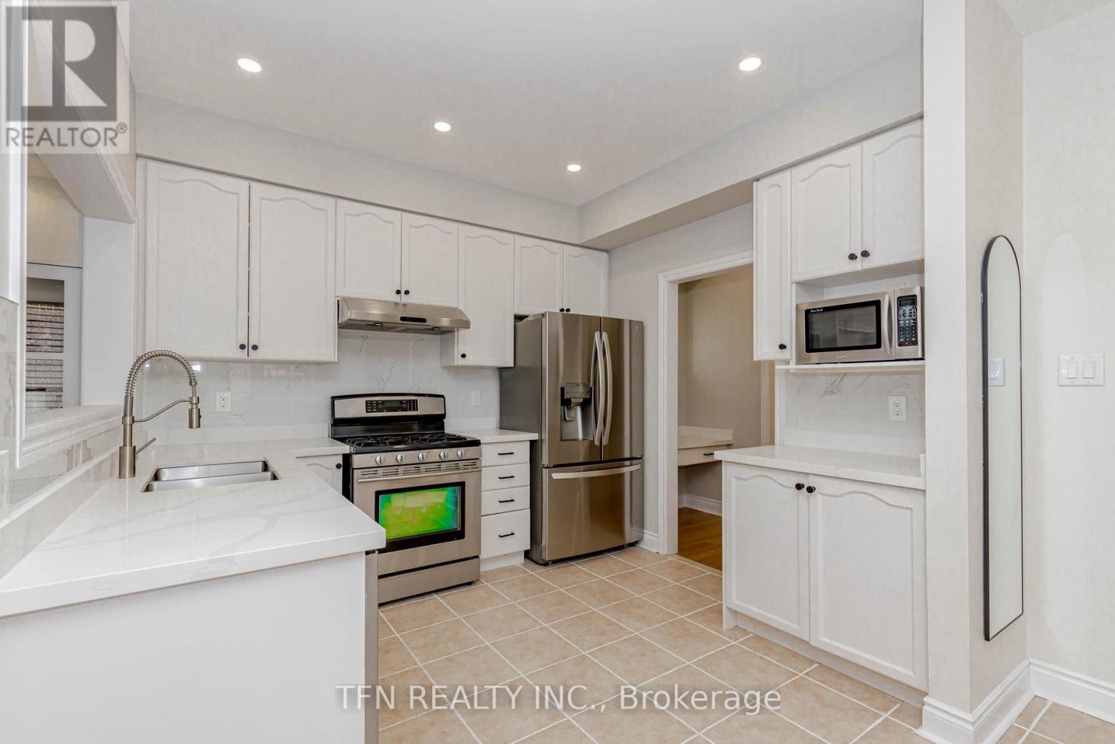 7108 Gablehurst Crescent, Mississauga, Ontario  L5W 1E7 - Photo 13 - W12455558