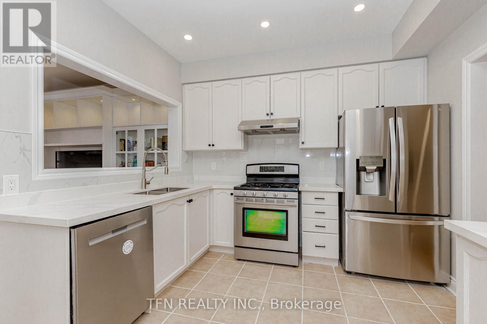 7108 Gablehurst Crescent, Mississauga, Ontario  L5W 1E7 - Photo 14 - W12455558