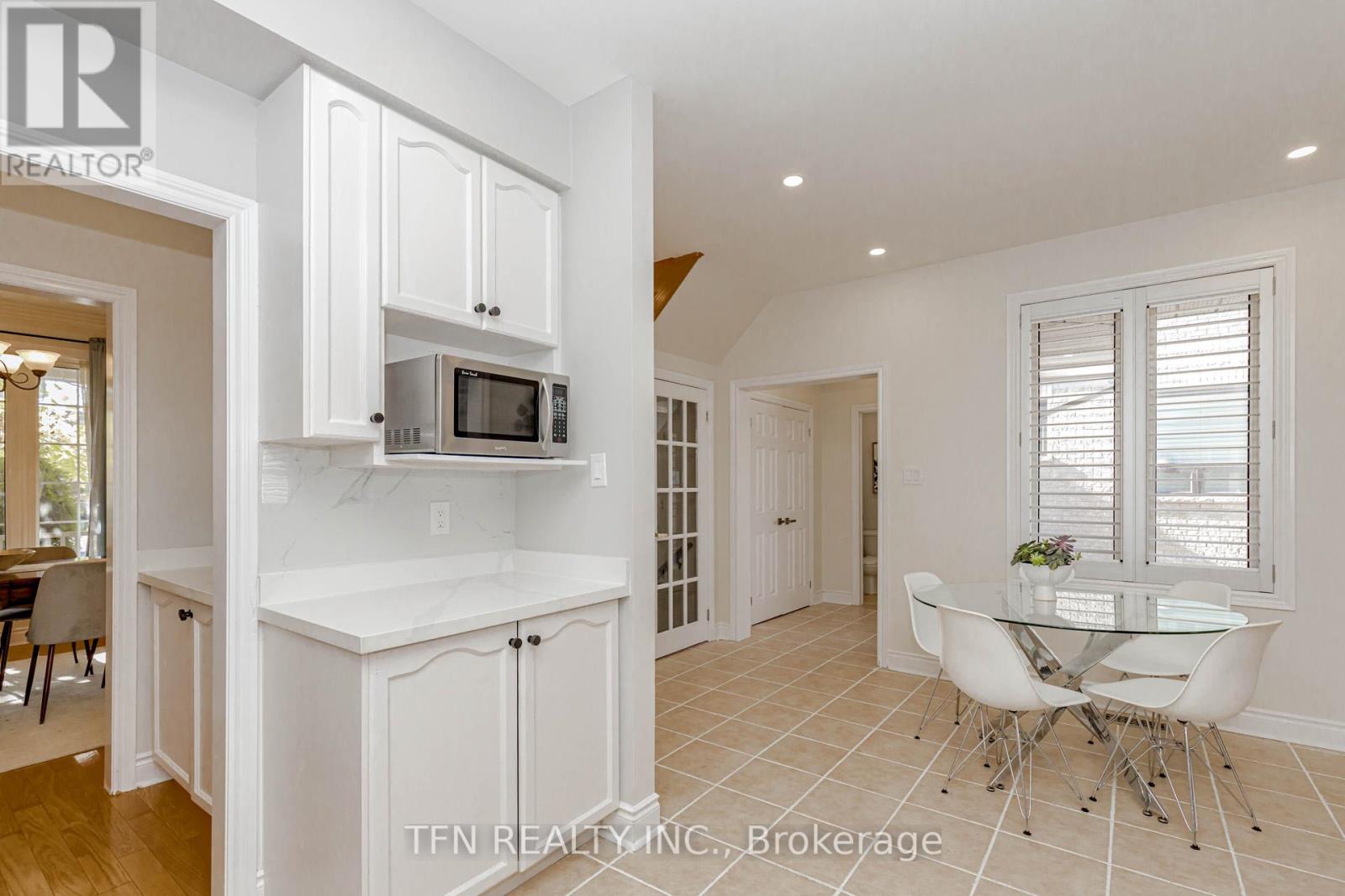 7108 Gablehurst Crescent, Mississauga, Ontario  L5W 1E7 - Photo 16 - W12455558