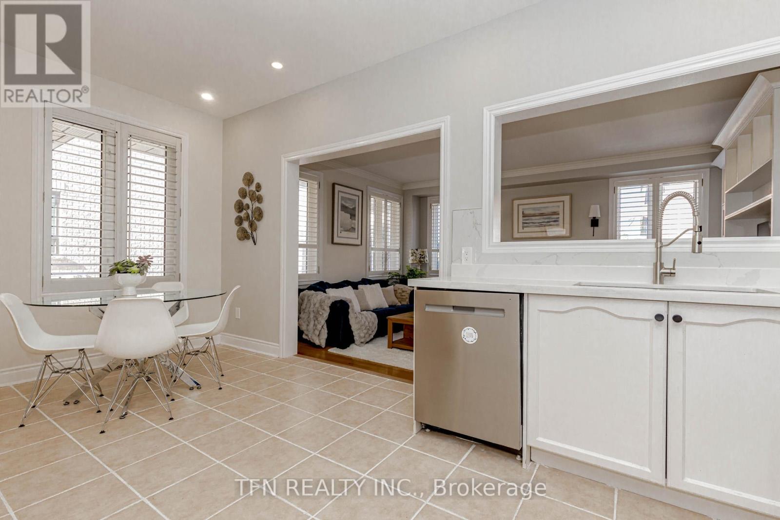 7108 Gablehurst Crescent, Mississauga, Ontario  L5W 1E7 - Photo 17 - W12455558