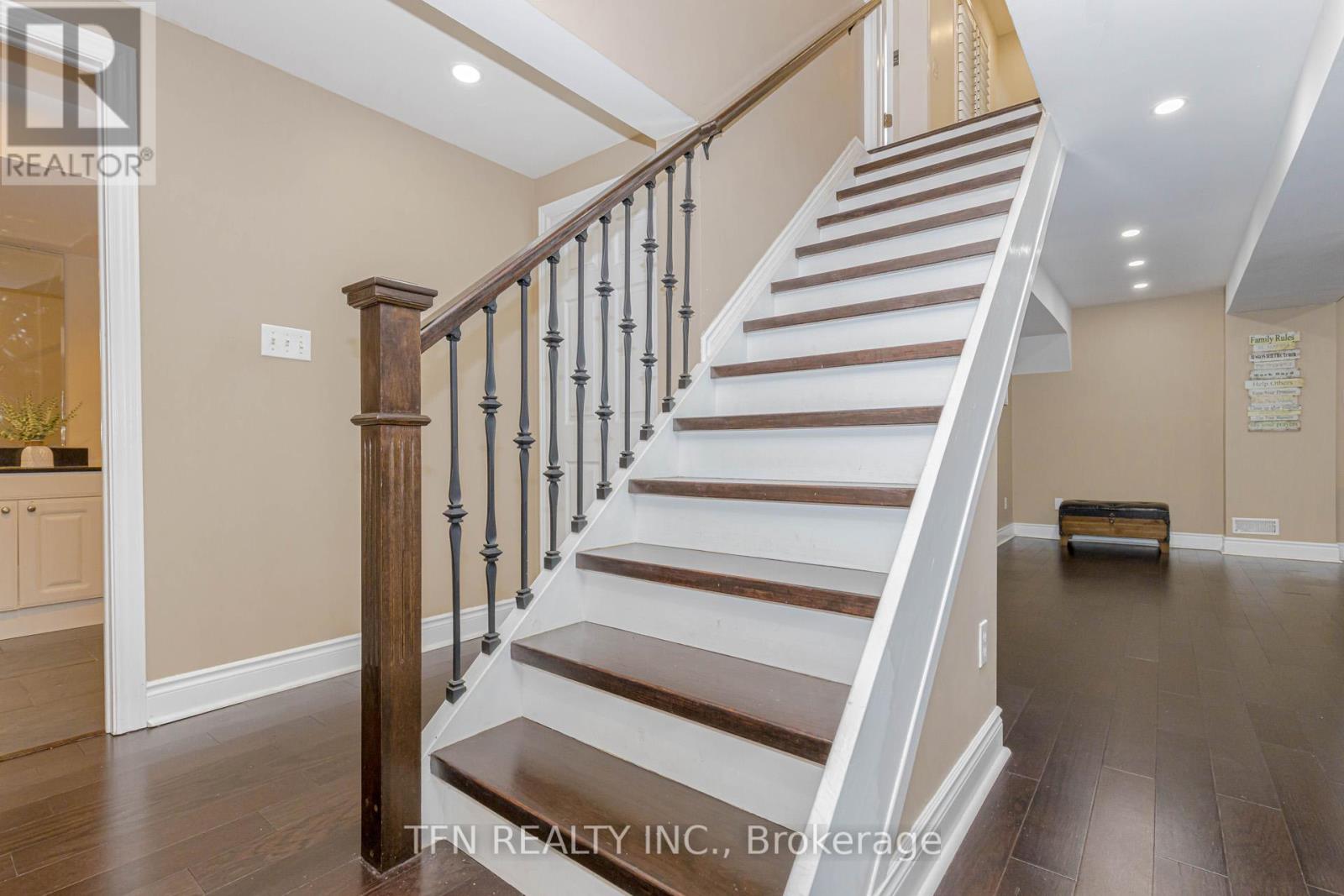 7108 Gablehurst Crescent, Mississauga, Ontario  L5W 1E7 - Photo 36 - W12455558