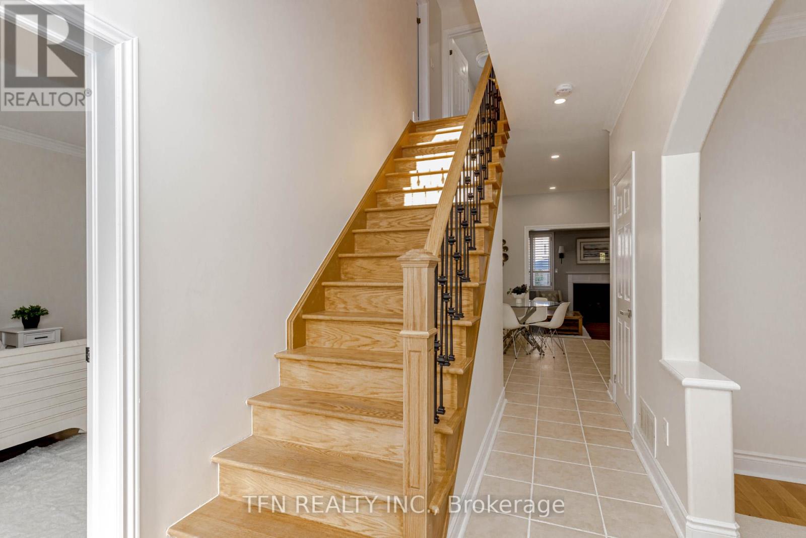 7108 Gablehurst Crescent, Mississauga, Ontario  L5W 1E7 - Photo 8 - W12455558