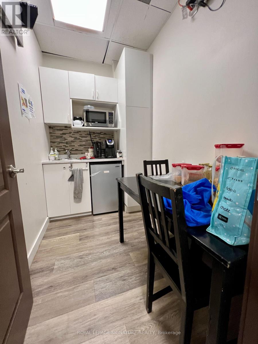18b - 7895 Tranmere Drive, Mississauga, Ontario  L5S 1V9 - Photo 2 - W12455563