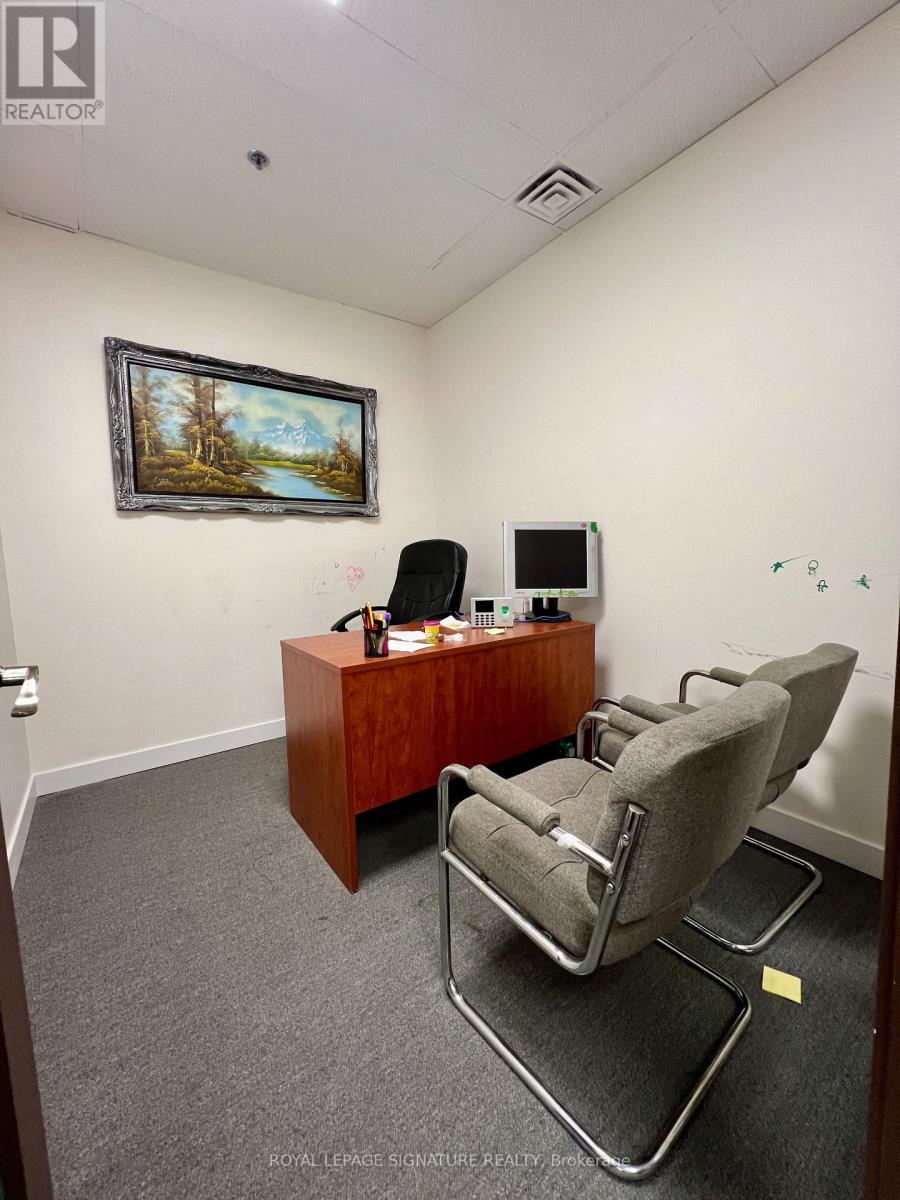 18b - 7895 Tranmere Drive, Mississauga, Ontario  L5S 1V9 - Photo 3 - W12455563