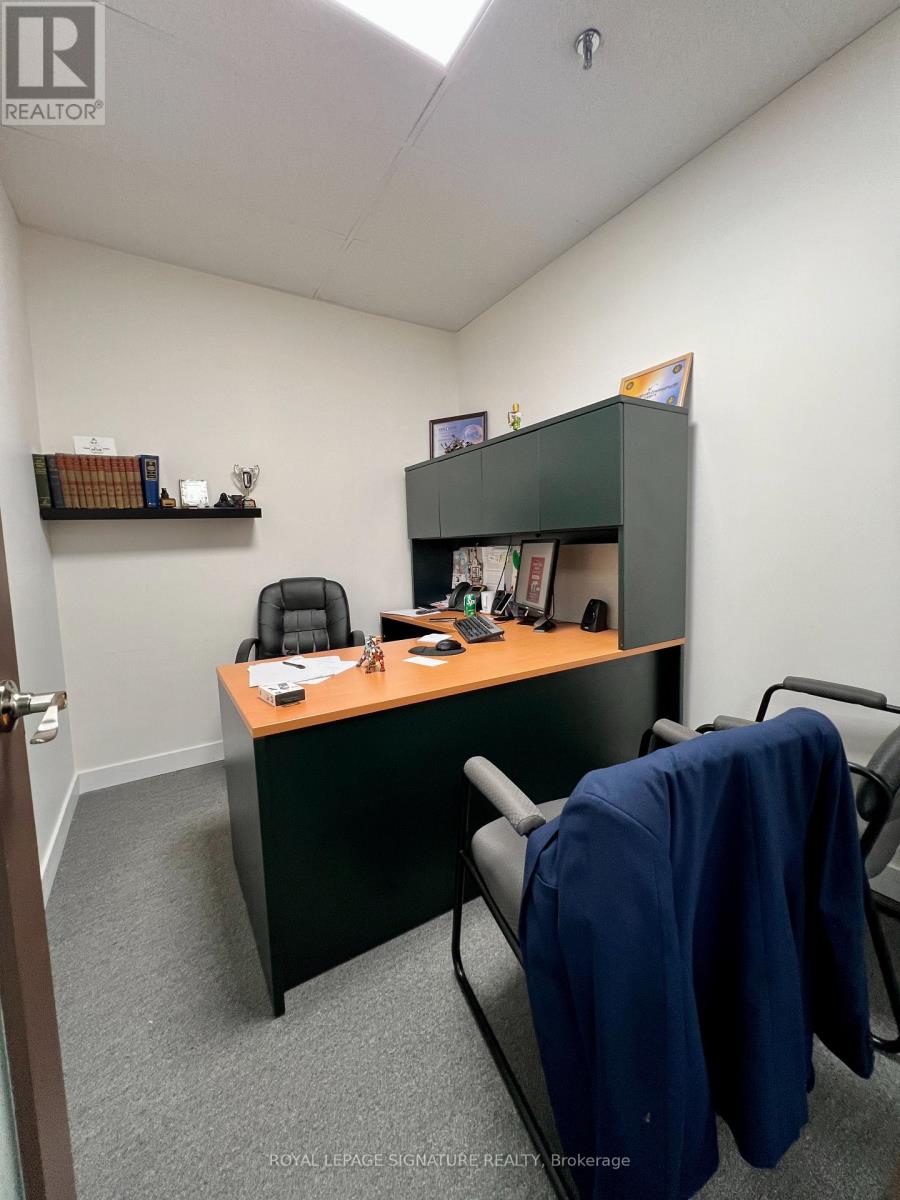 18b - 7895 Tranmere Drive, Mississauga, Ontario  L5S 1V9 - Photo 4 - W12455563