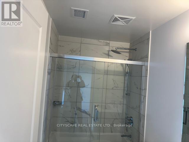 704 - 204 Burnhamthorpe Road E, Mississauga, Ontario  L5A 0B3 - Photo 8 - W12455566