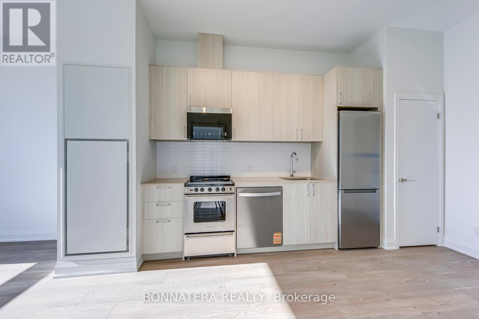 106 - 3250 Carding Mill Trail, Oakville, Ontario  L6M 1L3 - Photo 9 - W12455574