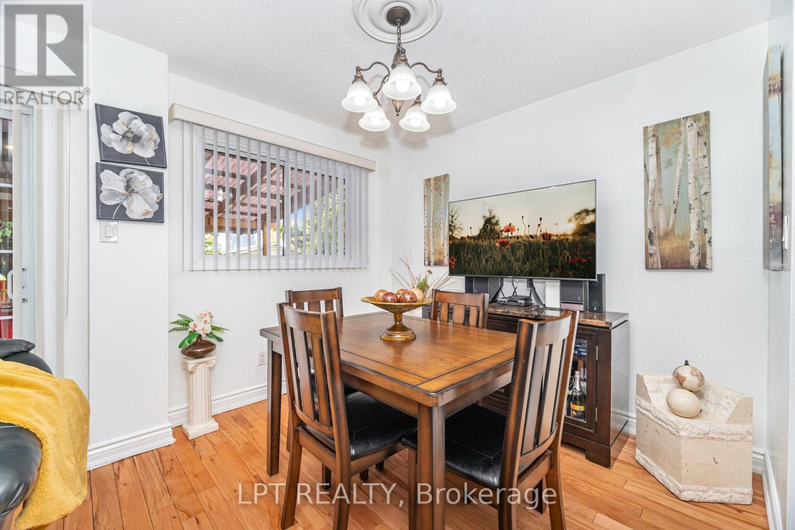 27 Woodsview Avenue, Toronto, Ontario  M9W 6B9 - Photo 11 - W12455576
