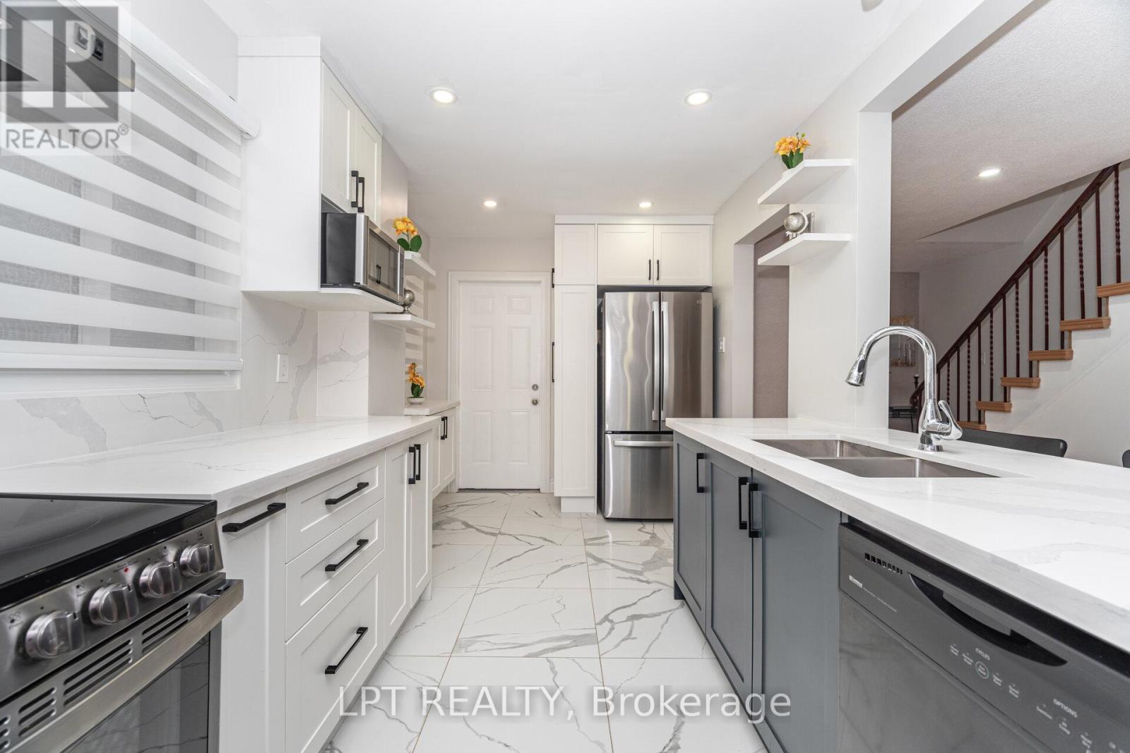27 Woodsview Avenue, Toronto, Ontario  M9W 6B9 - Photo 12 - W12455576