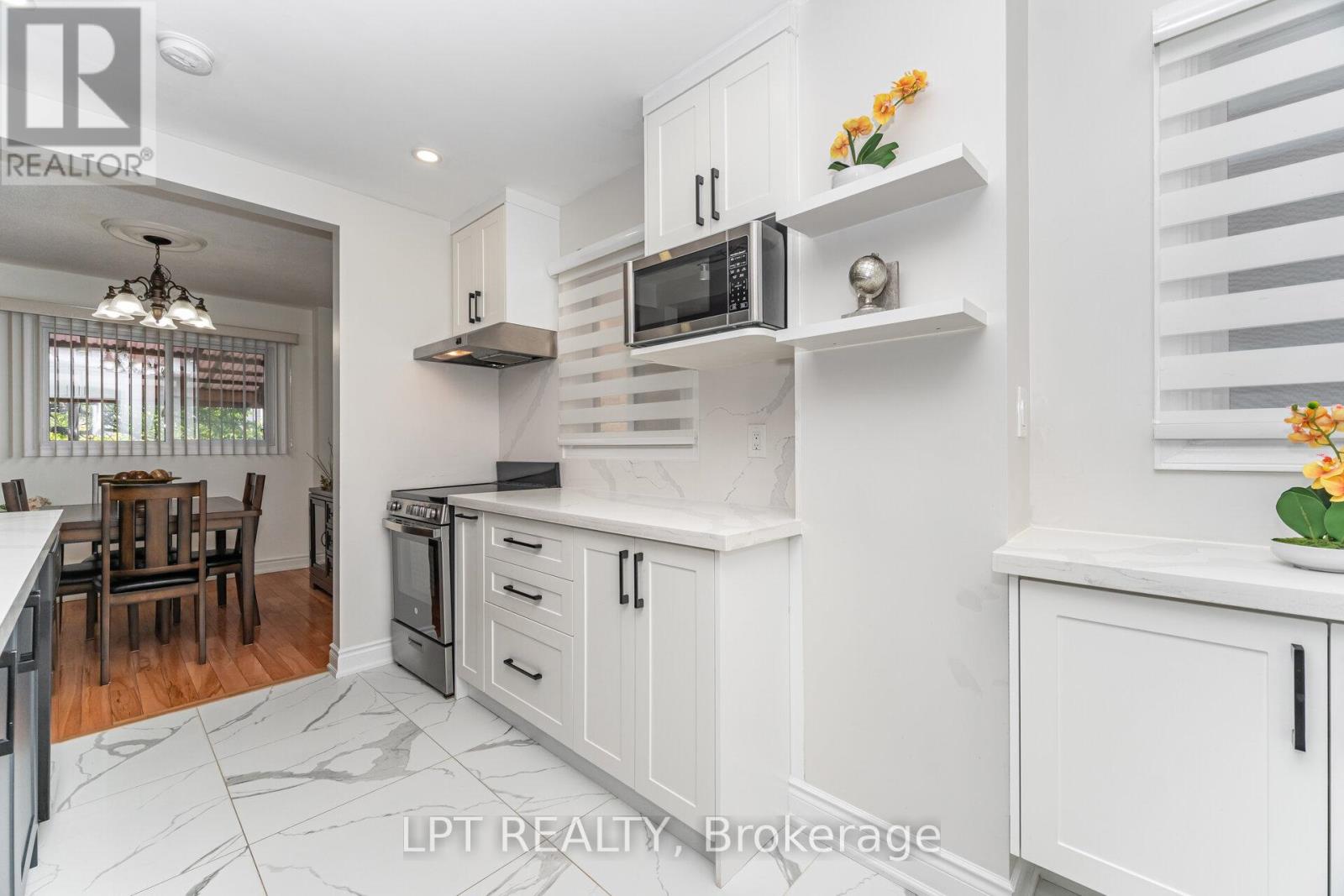 27 Woodsview Avenue, Toronto, Ontario  M9W 6B9 - Photo 14 - W12455576