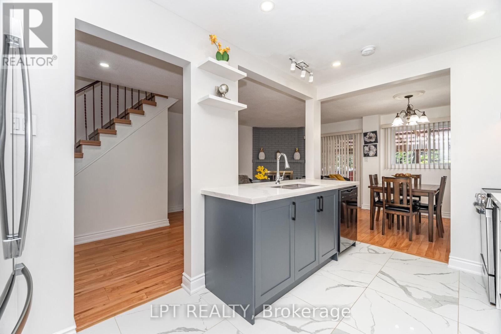 27 Woodsview Avenue, Toronto, Ontario  M9W 6B9 - Photo 15 - W12455576