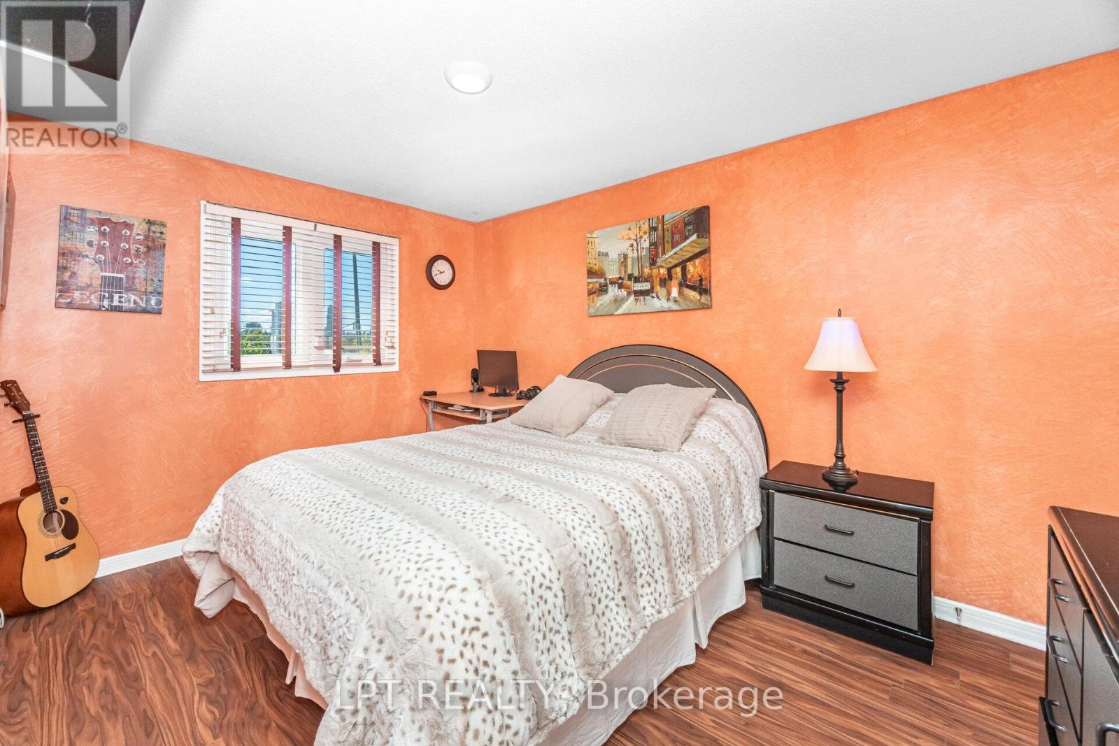 27 Woodsview Avenue, Toronto, Ontario  M9W 6B9 - Photo 20 - W12455576