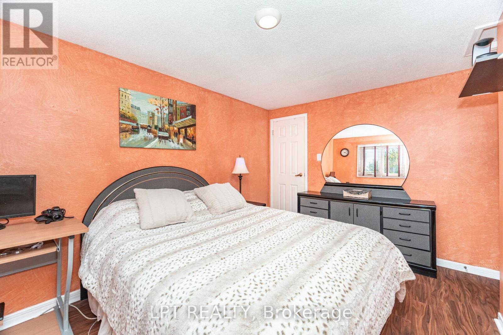 27 Woodsview Avenue, Toronto, Ontario  M9W 6B9 - Photo 21 - W12455576