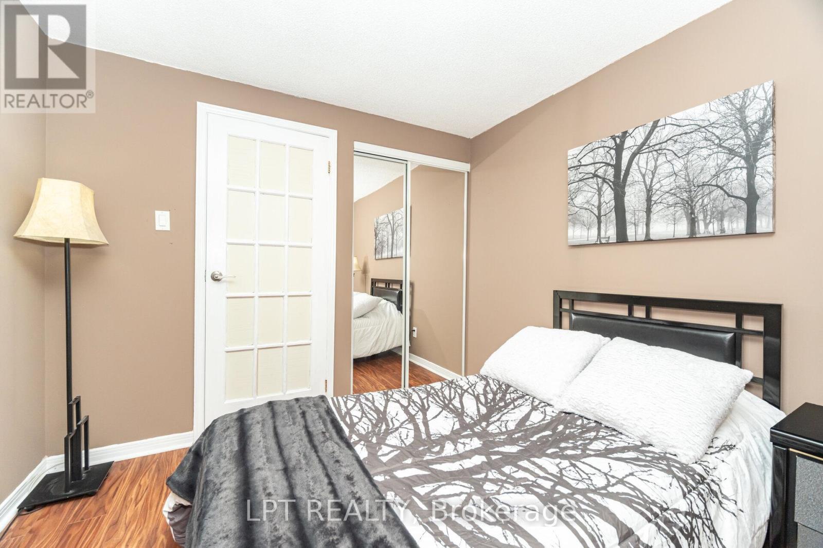 27 Woodsview Avenue, Toronto, Ontario  M9W 6B9 - Photo 23 - W12455576