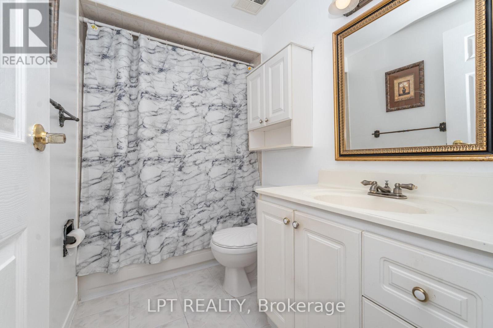 27 Woodsview Avenue, Toronto, Ontario  M9W 6B9 - Photo 24 - W12455576