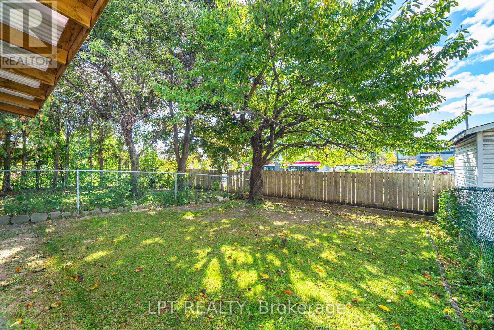 27 Woodsview Avenue, Toronto, Ontario  M9W 6B9 - Photo 34 - W12455576