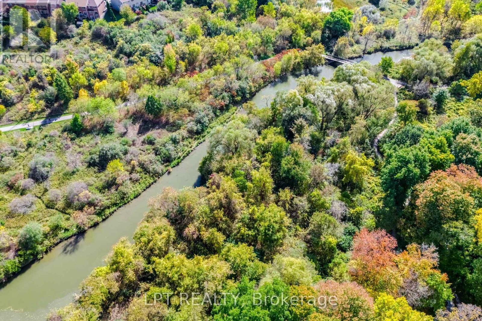 27 Woodsview Avenue, Toronto, Ontario  M9W 6B9 - Photo 39 - W12455576