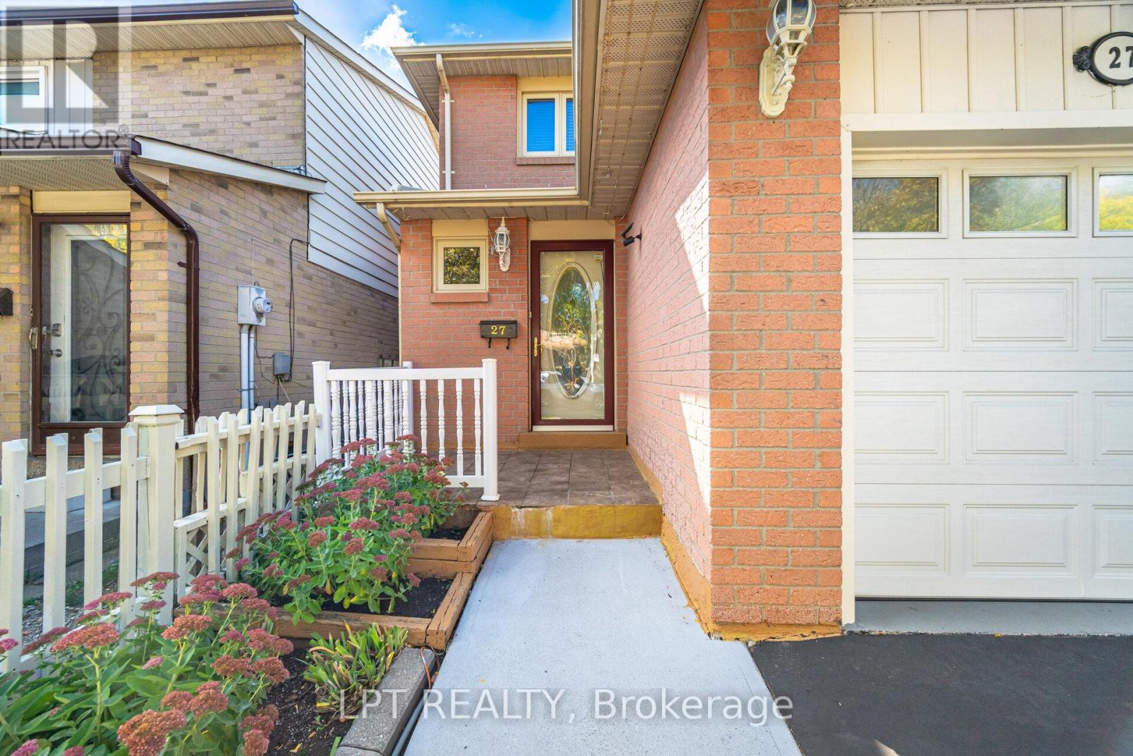 27 Woodsview Avenue, Toronto, Ontario  M9W 6B9 - Photo 4 - W12455576