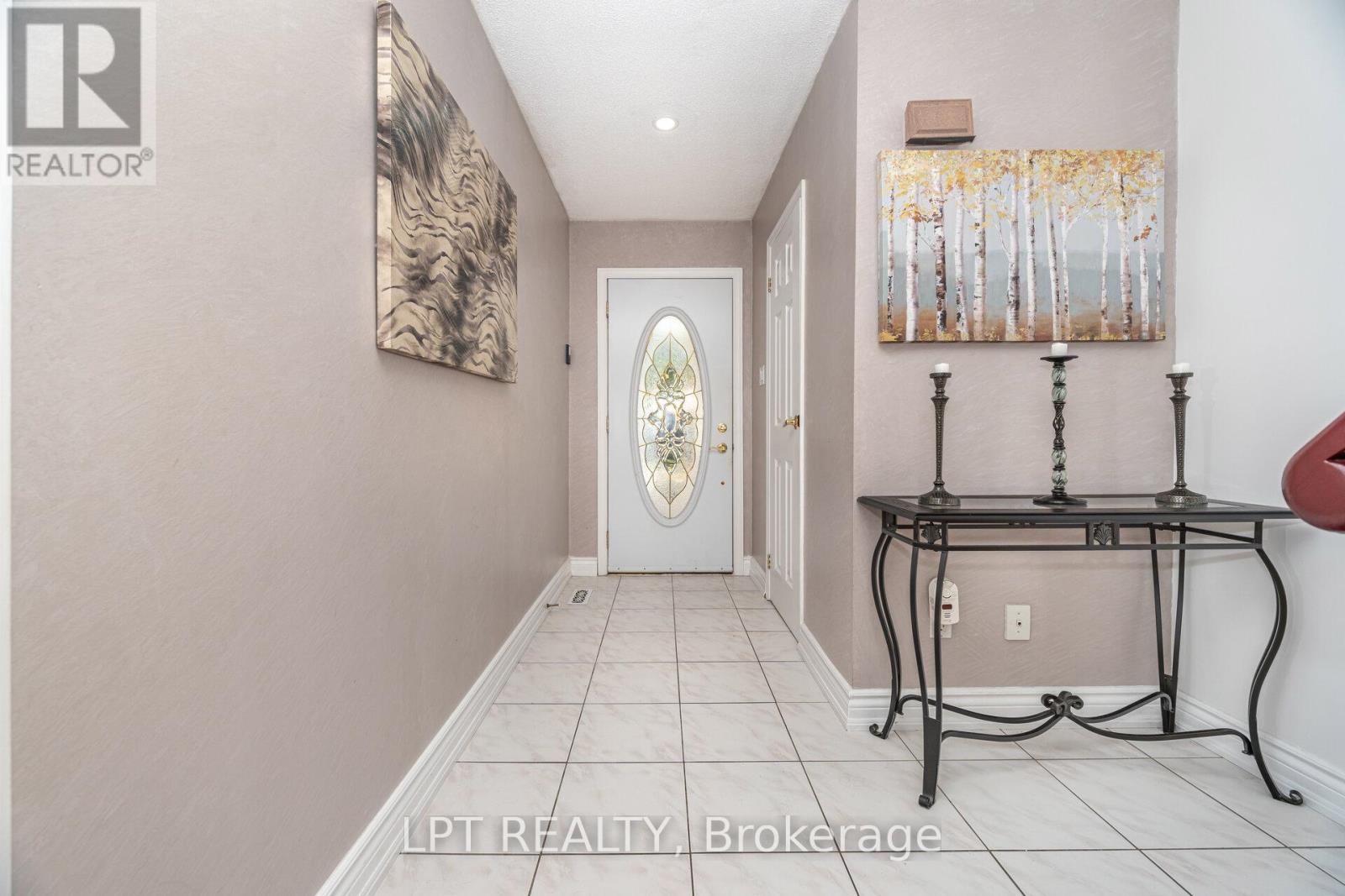 27 Woodsview Avenue, Toronto, Ontario  M9W 6B9 - Photo 5 - W12455576