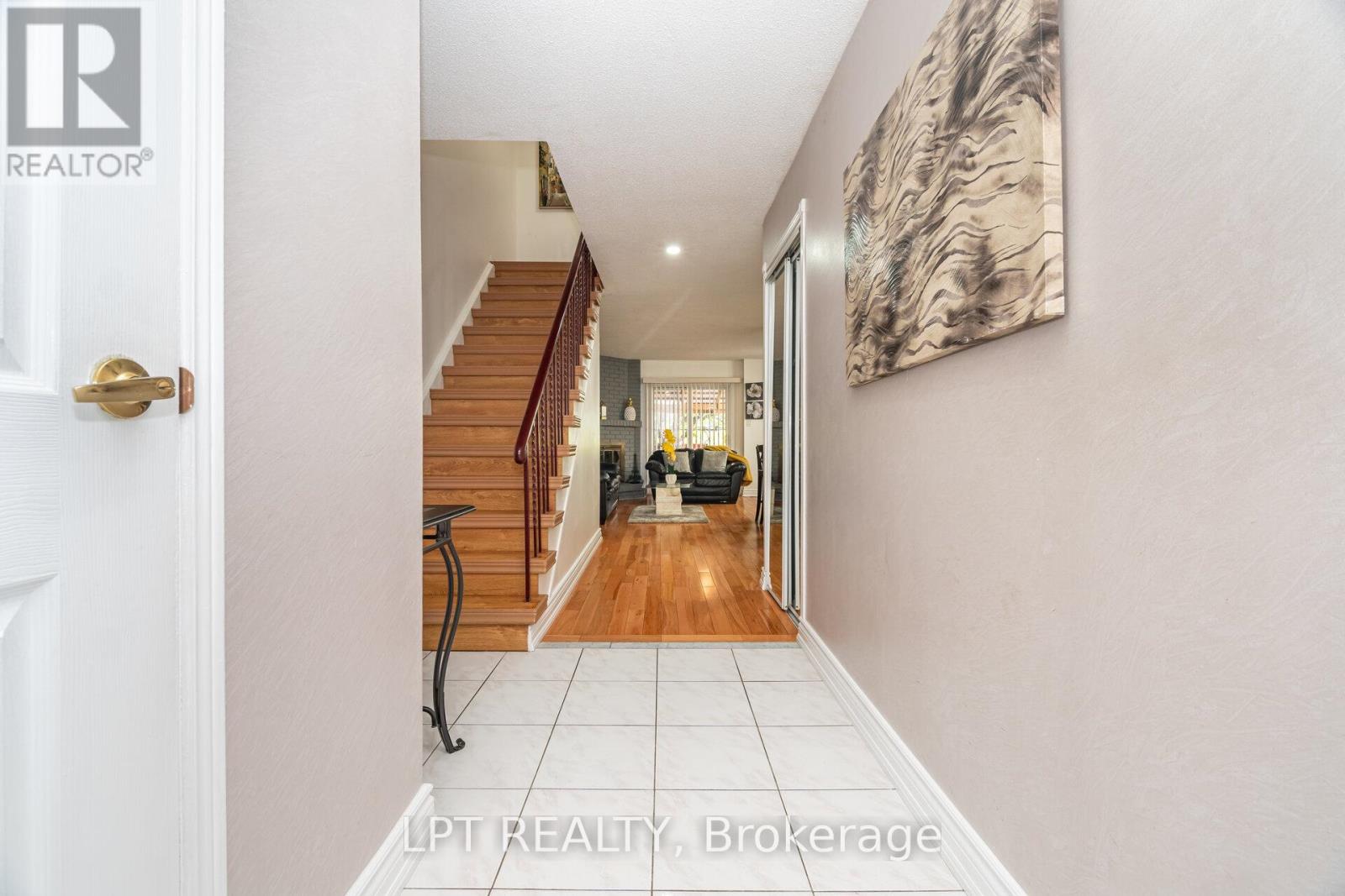27 Woodsview Avenue, Toronto, Ontario  M9W 6B9 - Photo 6 - W12455576
