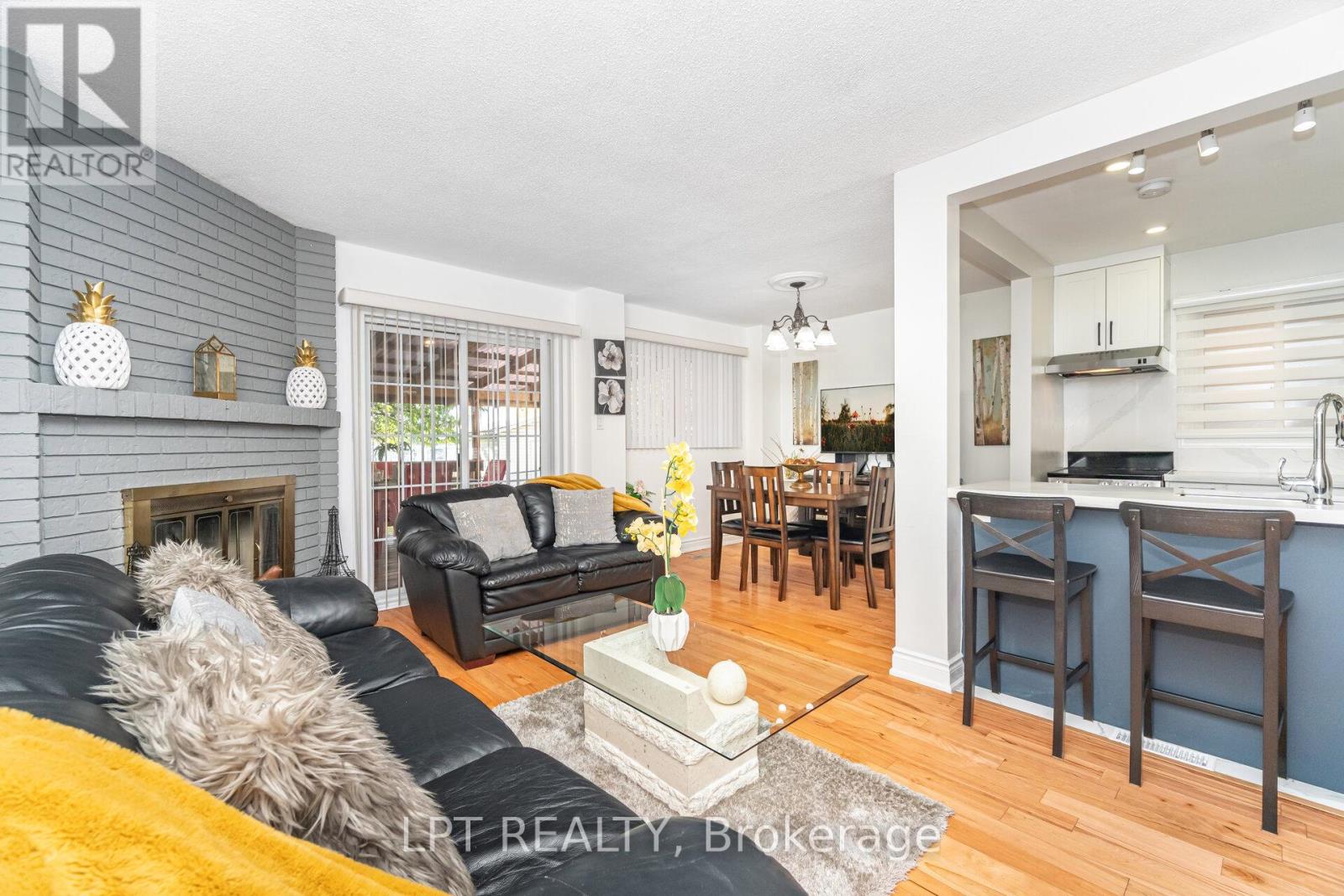 27 Woodsview Avenue, Toronto, Ontario  M9W 6B9 - Photo 9 - W12455576