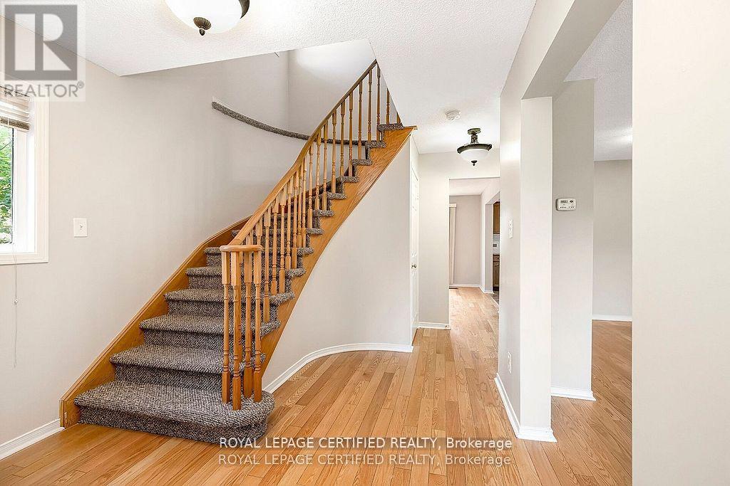 348 Lisa Marie Drive, Orangeville, Ontario  L9W 4M4 - Photo 3 - W12455577