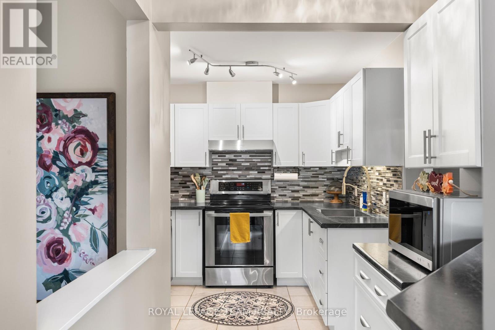 1 - 5 Timberview Way, Ottawa, Ontario  K2H 9M6 - Photo 11 - X12455604