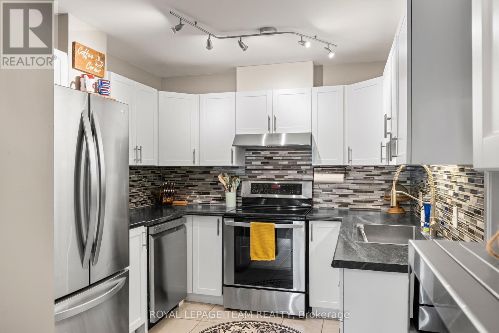 1 - 5 Timberview Way, Ottawa, Ontario  K2H 9M6 - Photo 12 - X12455604