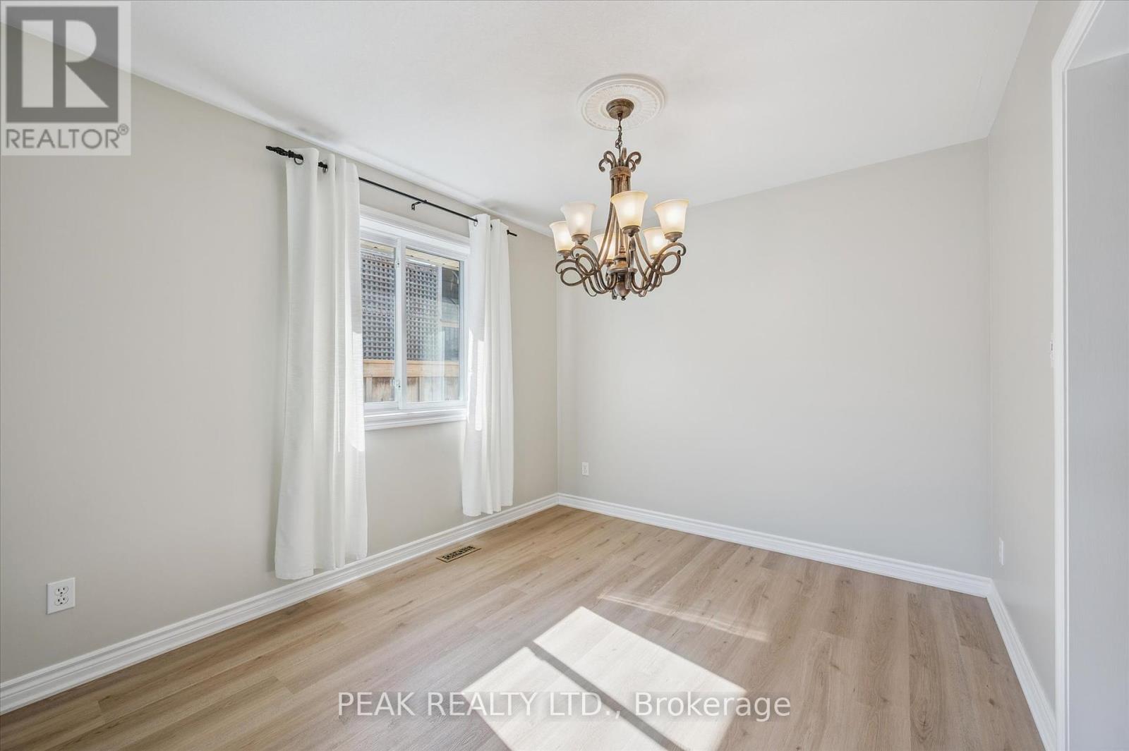 359 Westvale Drive, Waterloo, Ontario  N2T 2M6 - Photo 10 - X12455554