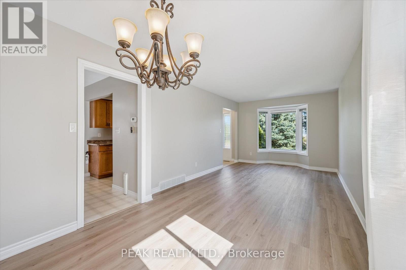 359 Westvale Drive, Waterloo, Ontario  N2T 2M6 - Photo 12 - X12455554