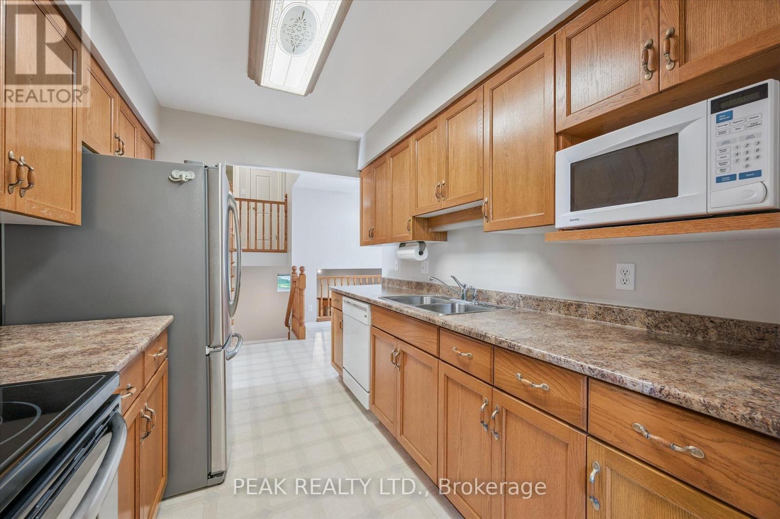 359 Westvale Drive, Waterloo, Ontario  N2T 2M6 - Photo 14 - X12455554
