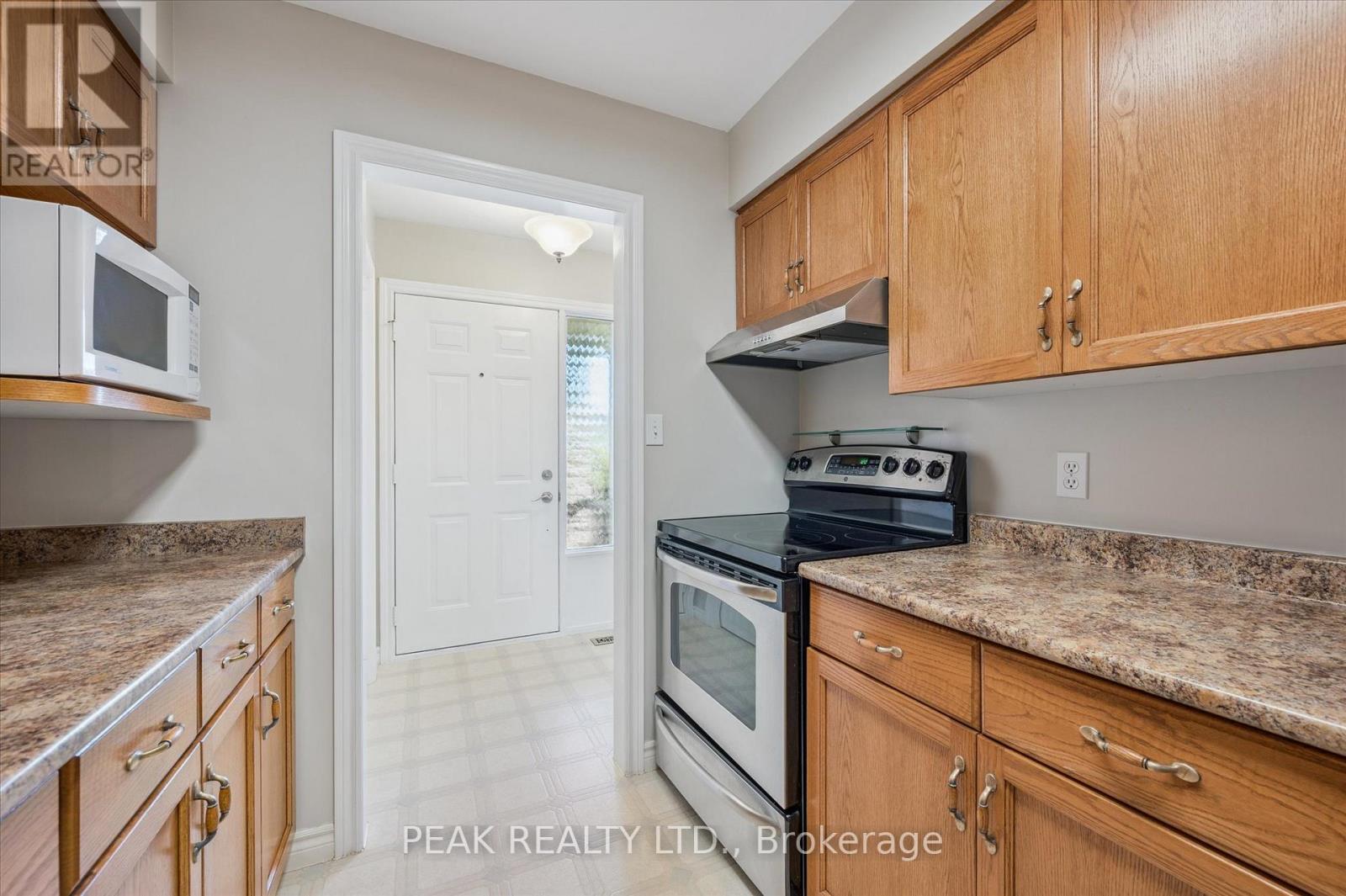 359 Westvale Drive, Waterloo, Ontario  N2T 2M6 - Photo 15 - X12455554