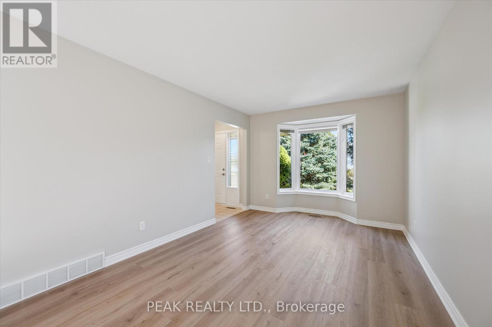 359 Westvale Drive, Waterloo, Ontario  N2T 2M6 - Photo 8 - X12455554
