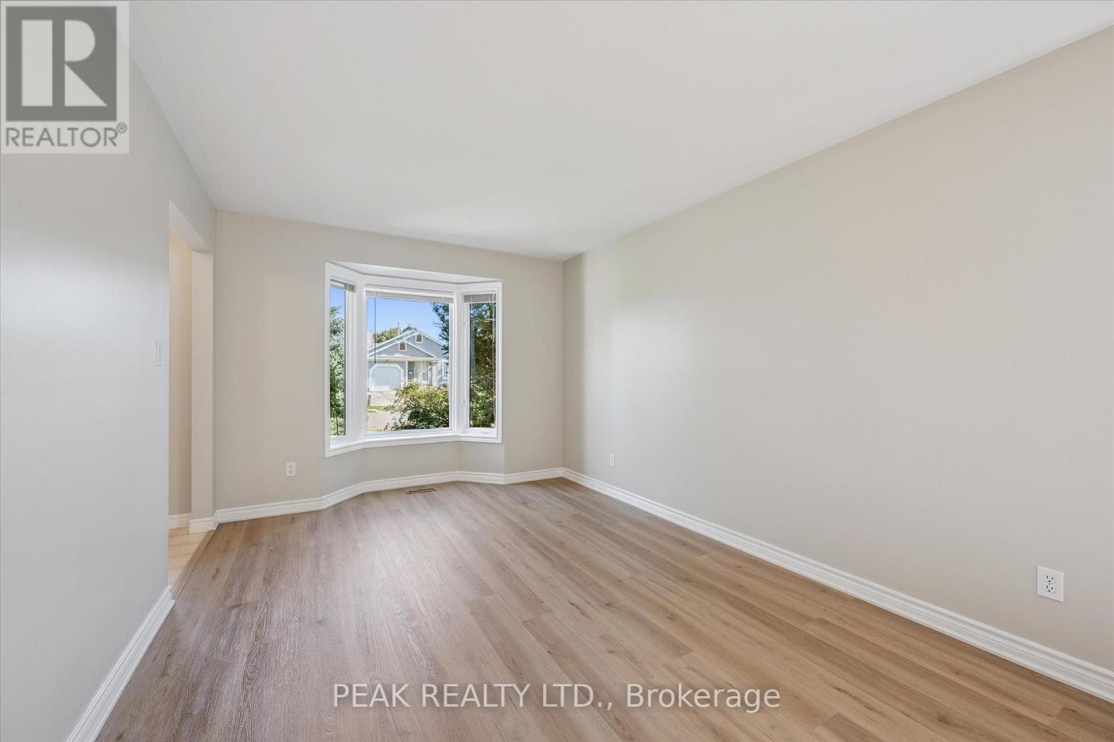 359 Westvale Drive, Waterloo, Ontario  N2T 2M6 - Photo 9 - X12455554