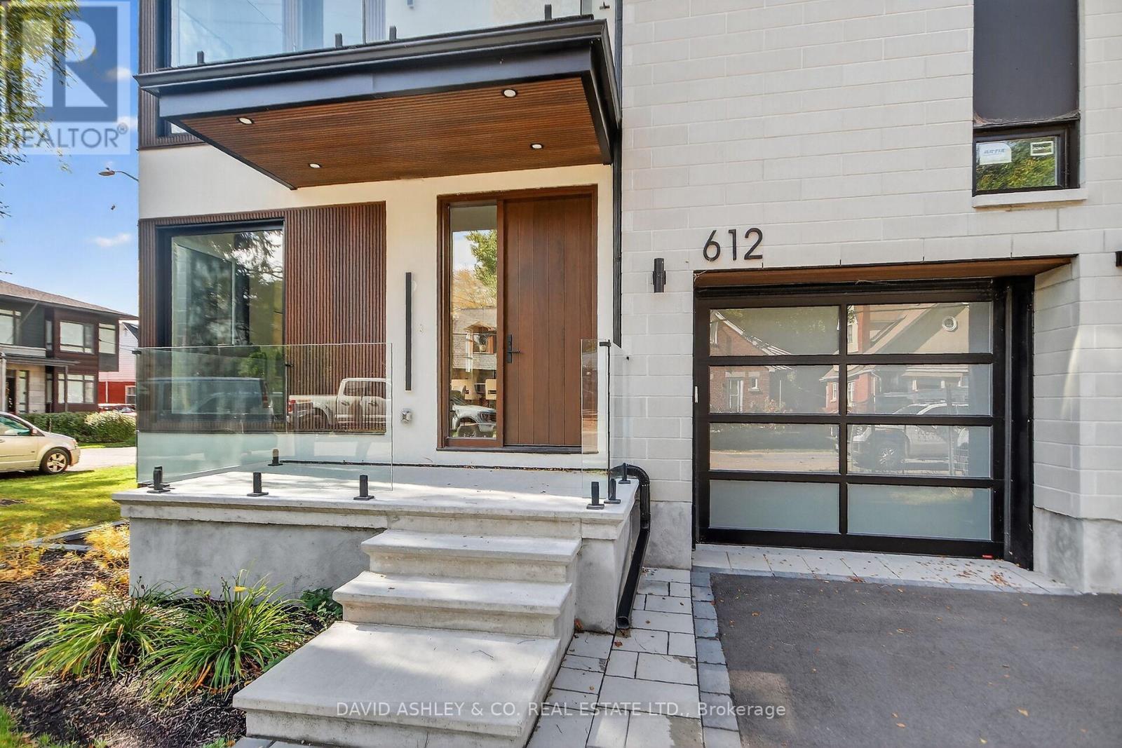 612 Tweedsmuir Avenue, Ottawa, Ontario  K1Z 5P3 - Photo 6 - X12450779