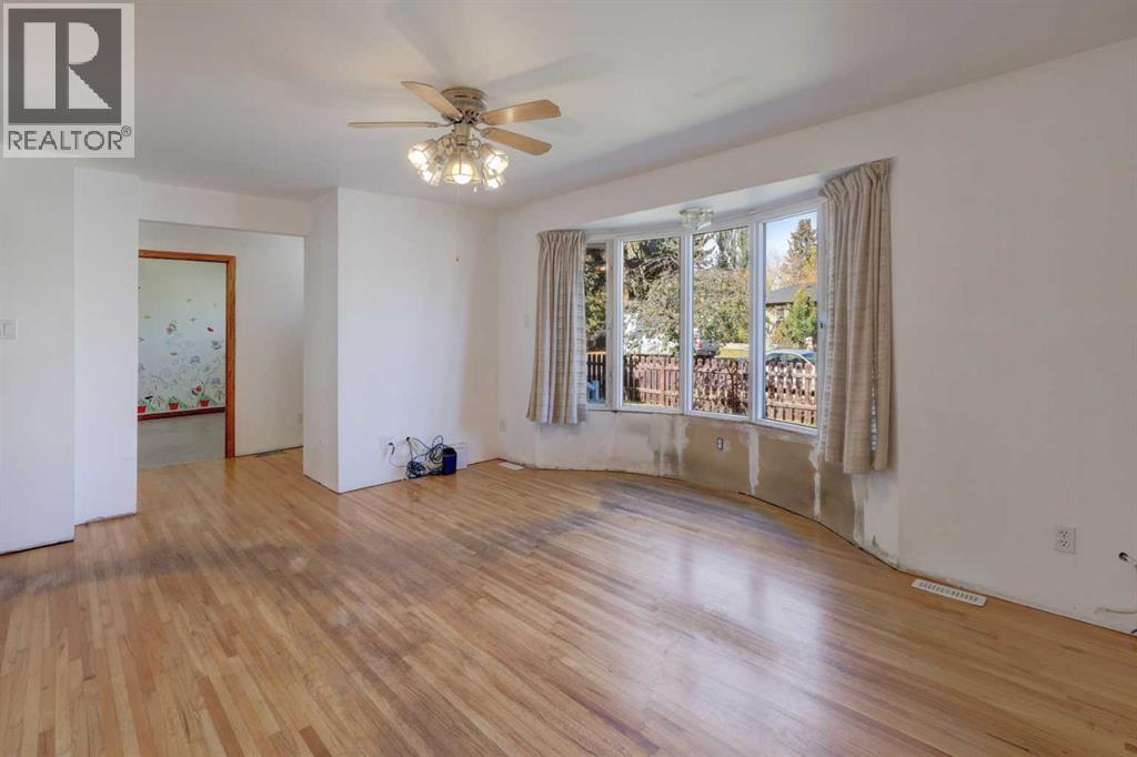 8127 43 Avenue Nw, Calgary, Alberta  T3B 1X8 - Photo 13 - A2259528