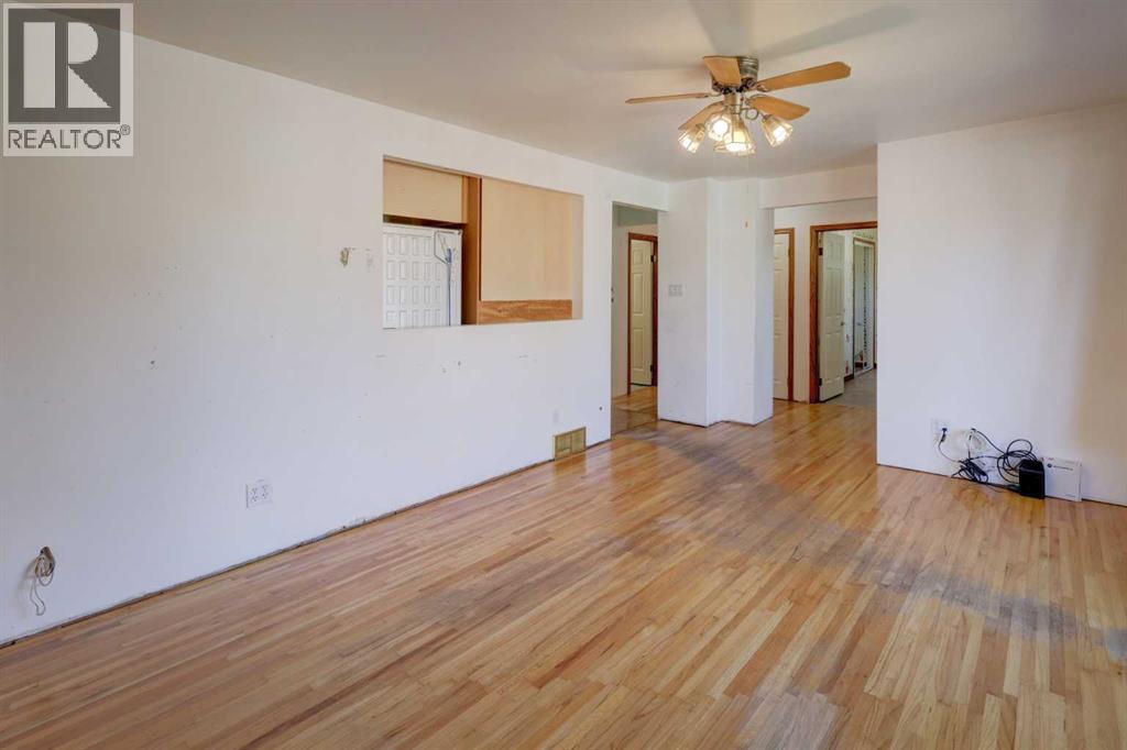 8127 43 Avenue Nw, Calgary, Alberta  T3B 1X8 - Photo 15 - A2259528