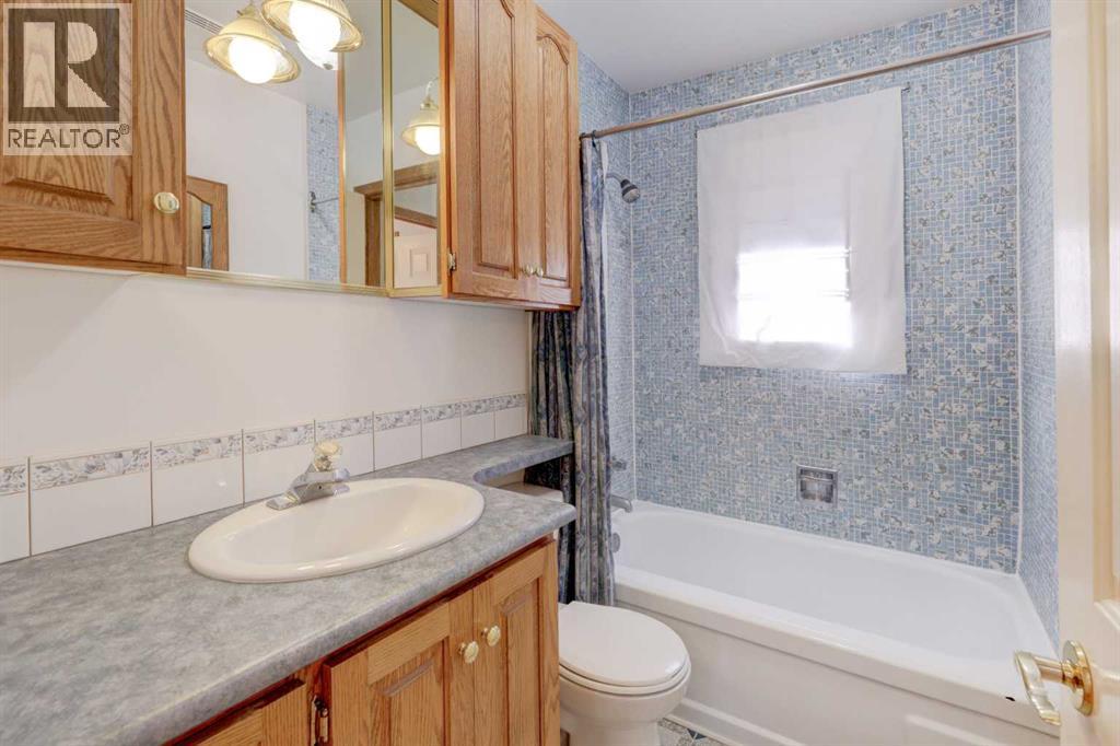 8127 43 Avenue Nw, Calgary, Alberta  T3B 1X8 - Photo 25 - A2259528