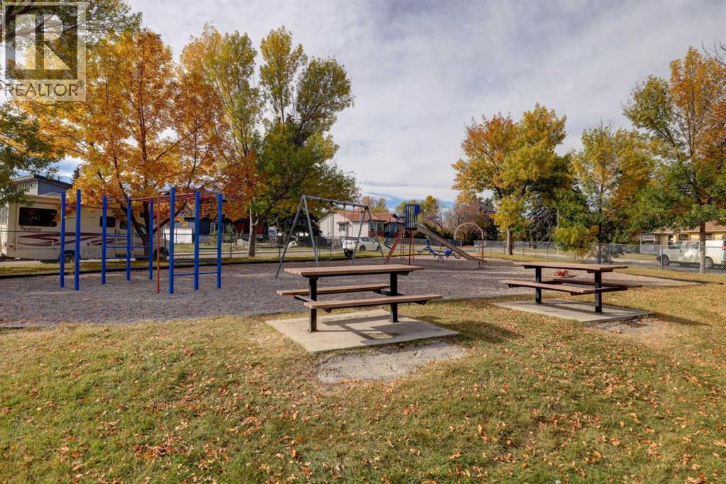 8127 43 Avenue Nw, Calgary, Alberta  T3B 1X8 - Photo 38 - A2259528